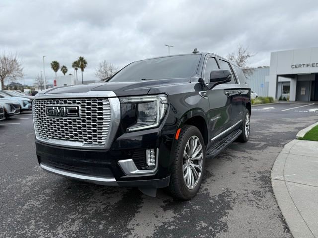 Used 2021 GMC Yukon XL Denali w/ Advanced Technology Package image 3