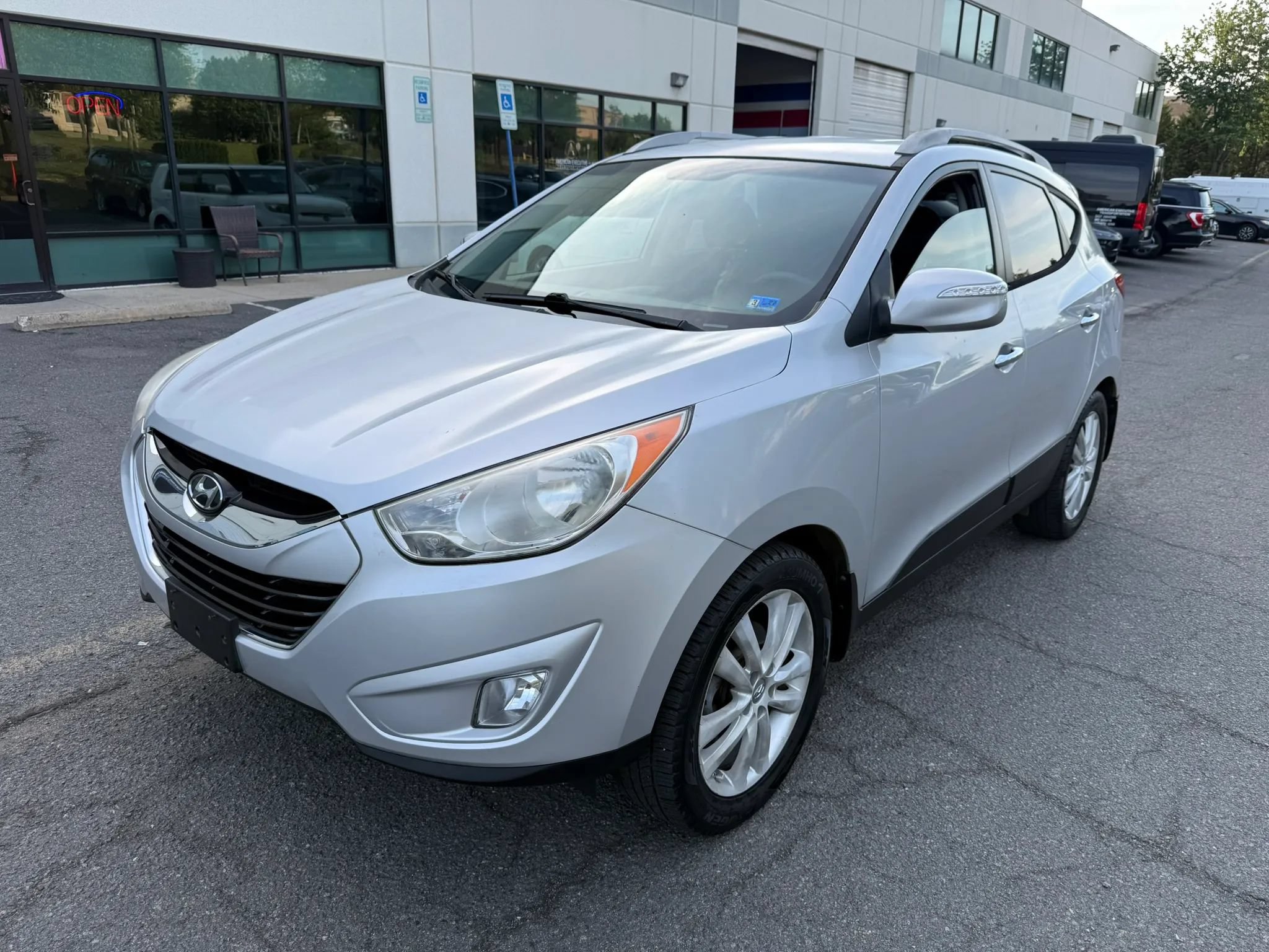 Used 2012 Hyundai Tucson Limited FWD image 9