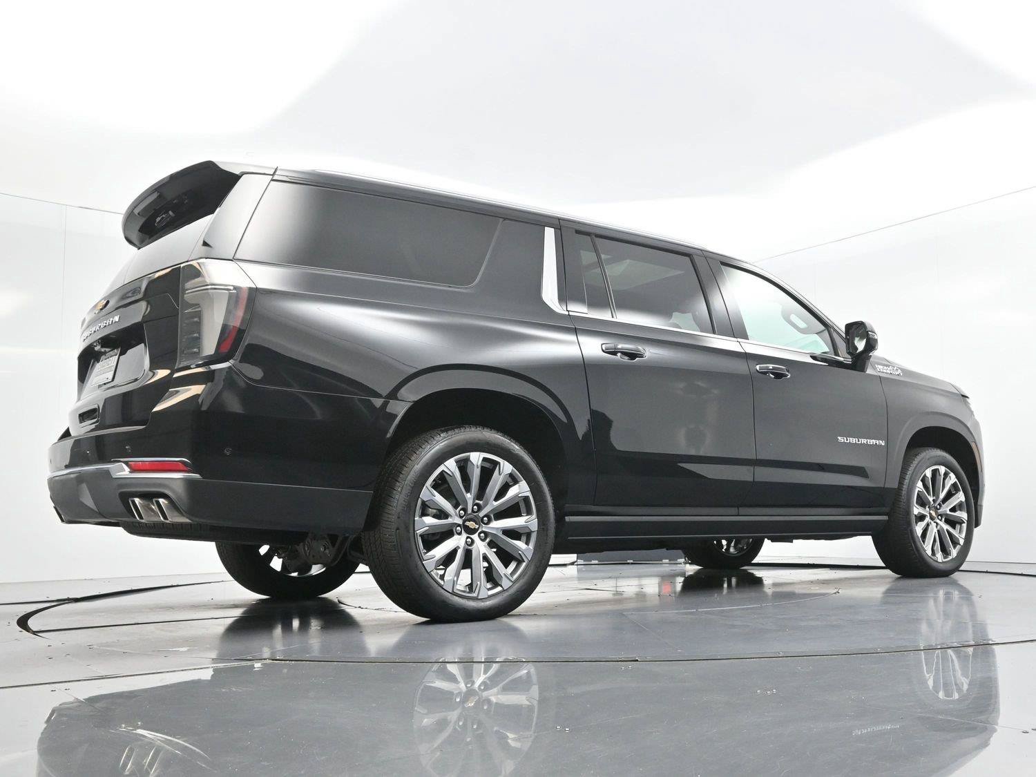 Used 2025 Chevrolet Suburban High Country AWD/4WD image 60