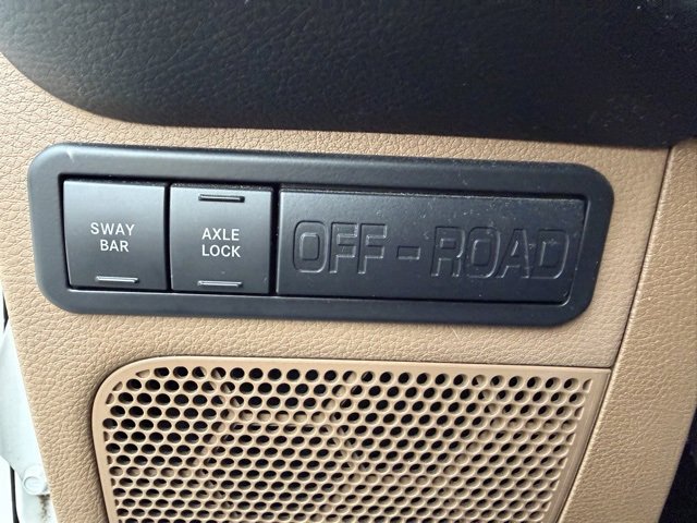 Used 2018 Jeep Wrangler Unlimited Rubicon w/ Connectivity Group image 24