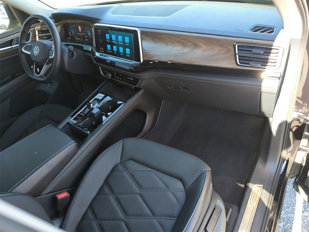 Used 2025 Volkswagen Atlas SE image 23