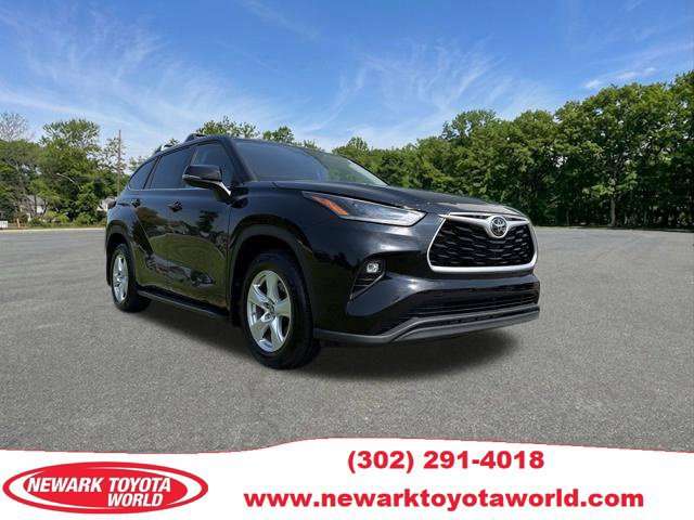 Used 2021 Toyota Highlander LE AWD/4WD image 1