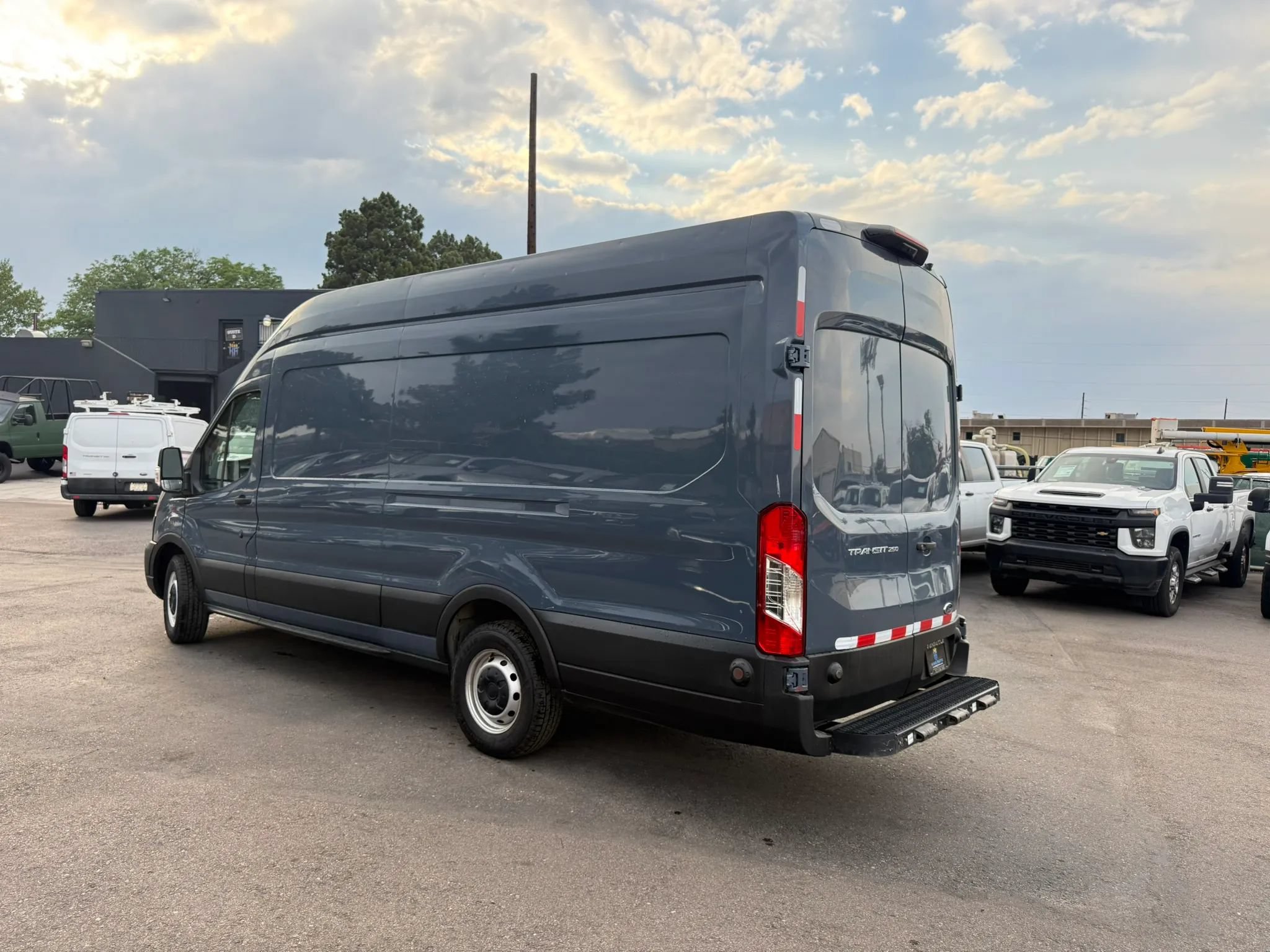 Used 2020 Ford Transit 250 148 High Roof Extended RWD image 4