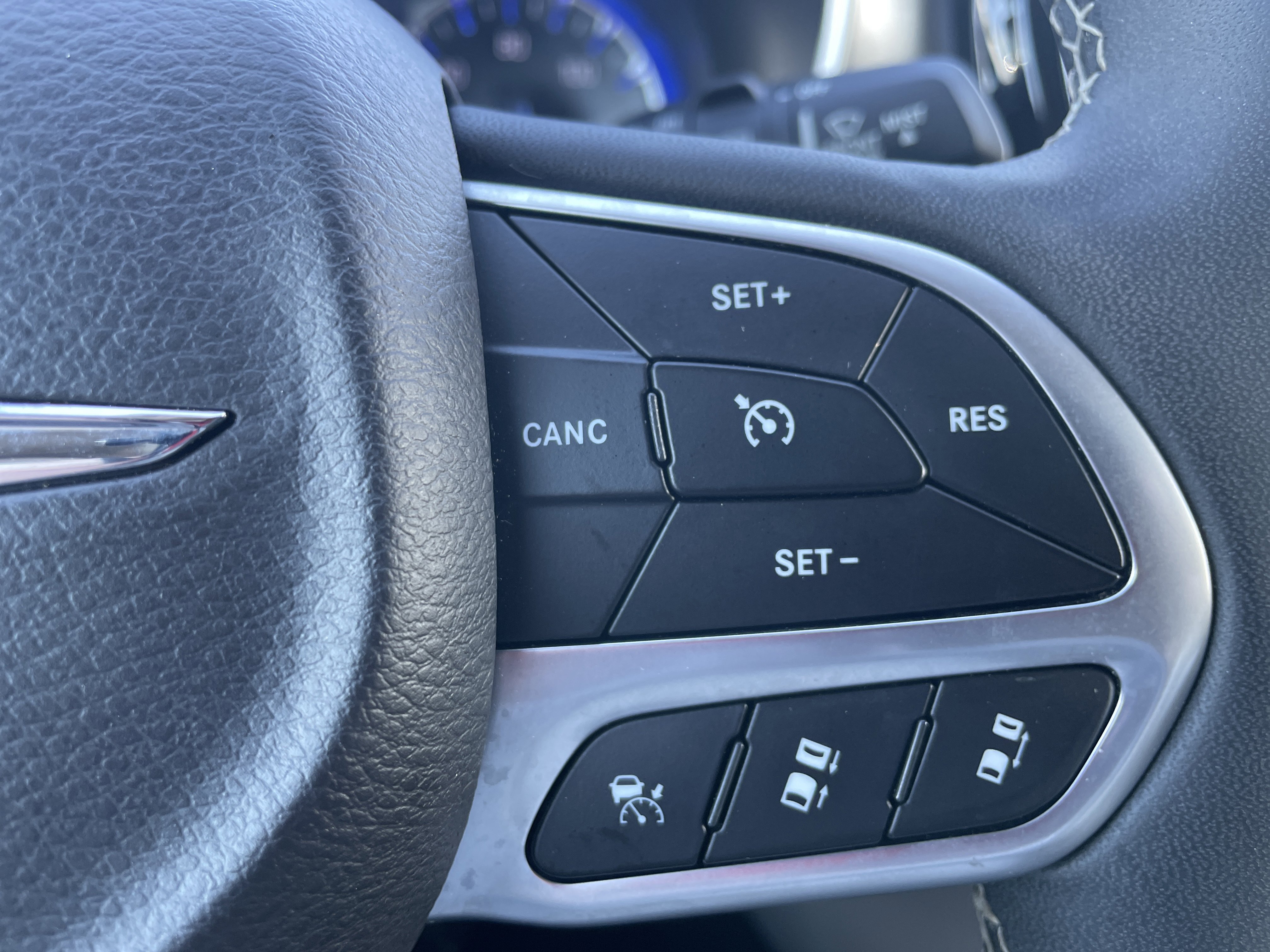 Used 2024 Chrysler Pacifica Touring-L image 39