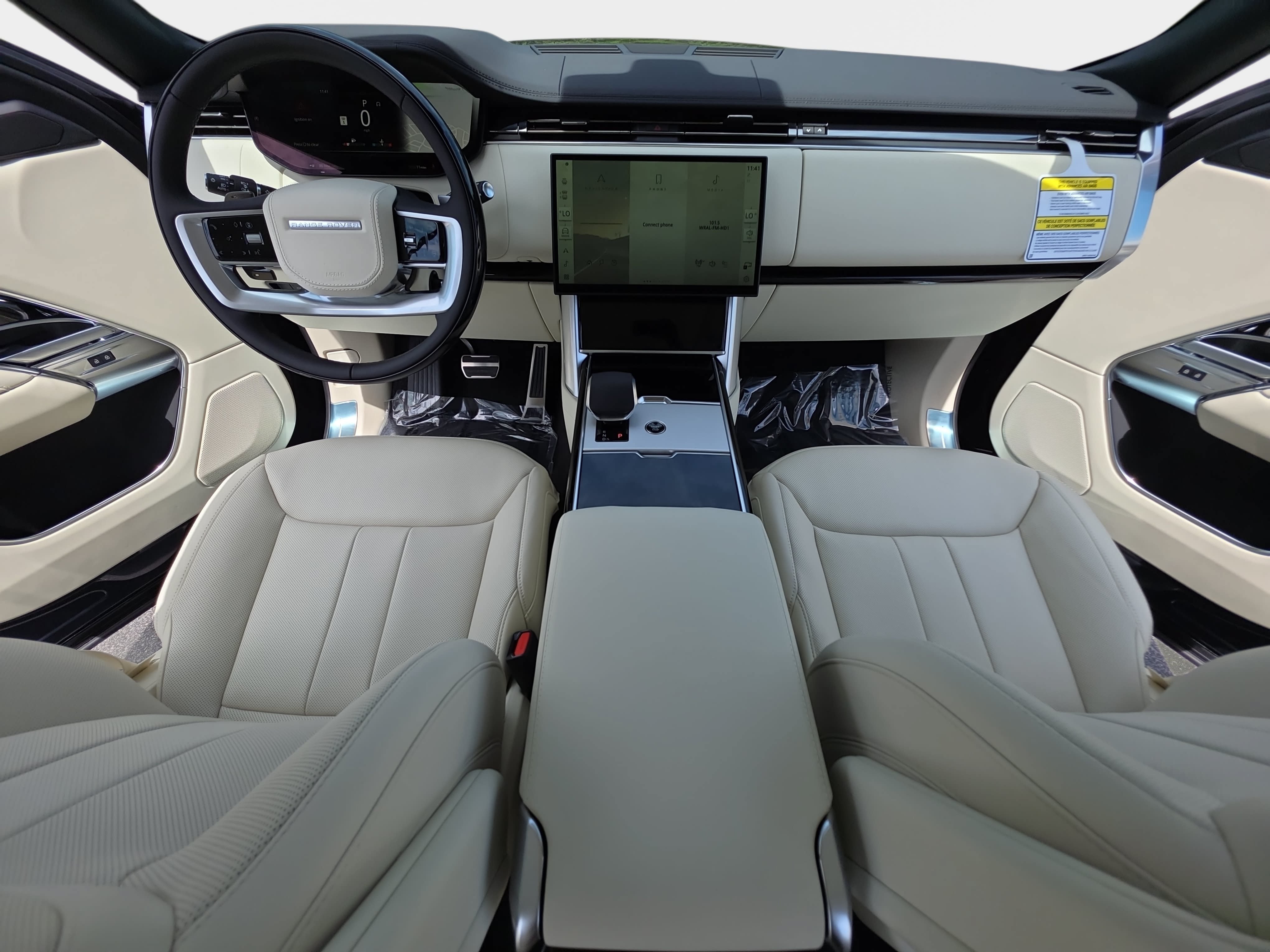 New 2026 Land Rover Range Rover Long Wheelbase SE AWD/4WD image 9