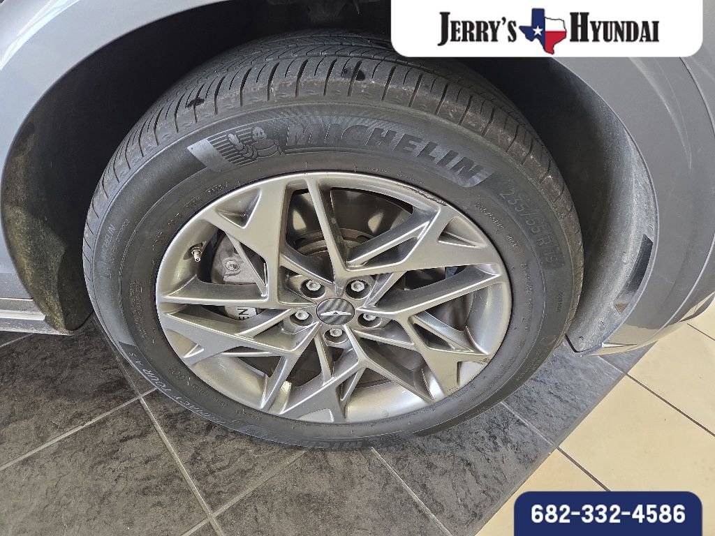 Used 2025 Genesis GV70 2.5T AWD/4WD image 4