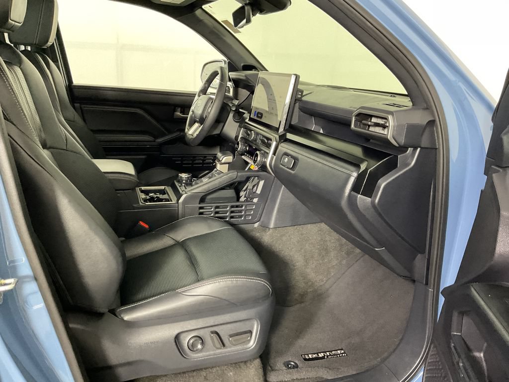 Used 2025 Toyota 4Runner Limited AWD/4WD image 26