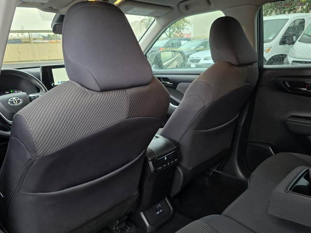 Used 2024 Toyota Highlander LE image 19