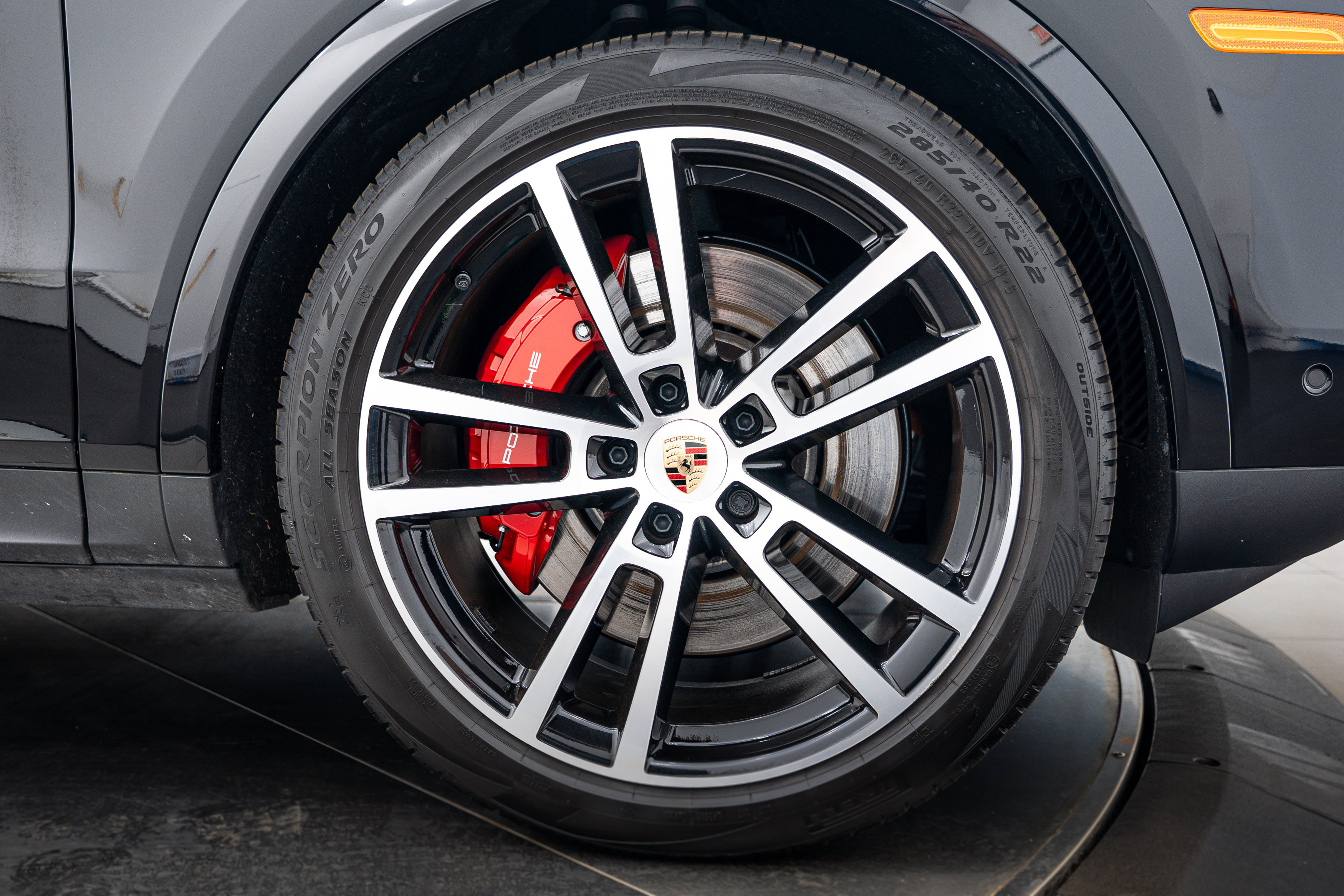 Certified 2025 Porsche Cayenne S AWD/4WD image 11