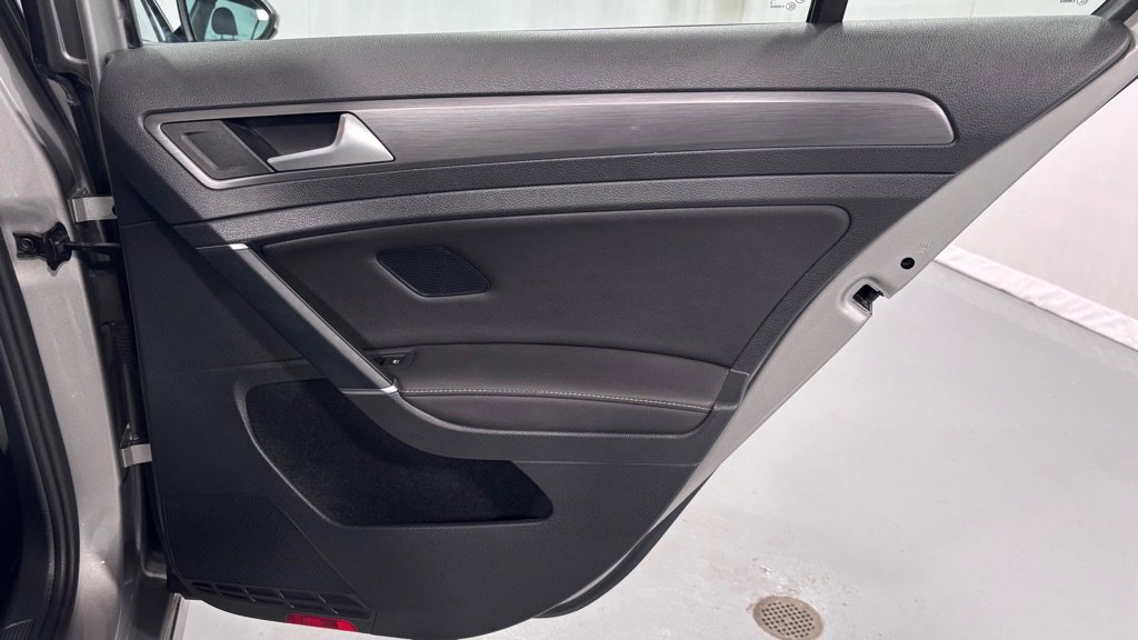Used 2019 Volkswagen Golf SE w/ Driver Assistance Package FWD image 27
