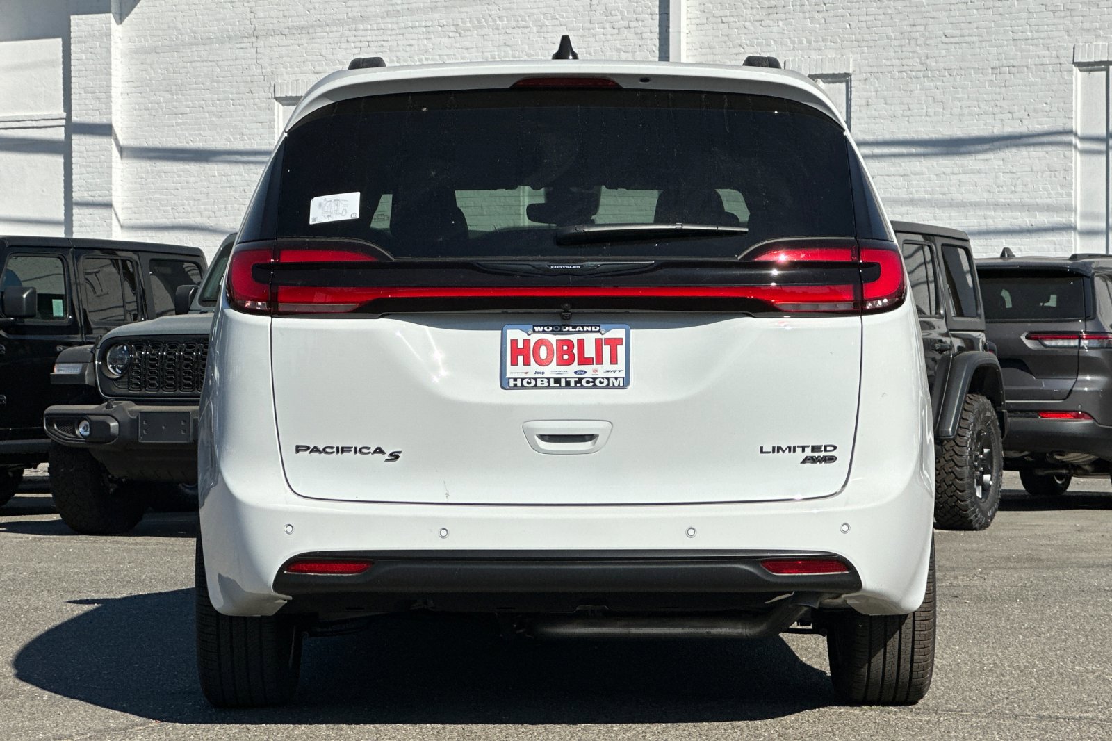 New 2026 Chrysler Pacifica Limited w/ S Appearance Package image 4