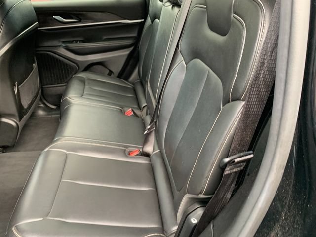 Used 2023 Jeep Grand Cherokee Limited AWD/4WD image 16