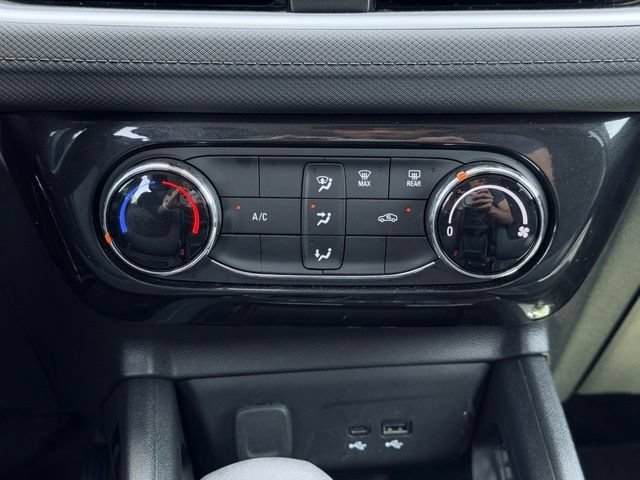 Used 2025 Chevrolet TrailBlazer LT AWD/4WD image 32