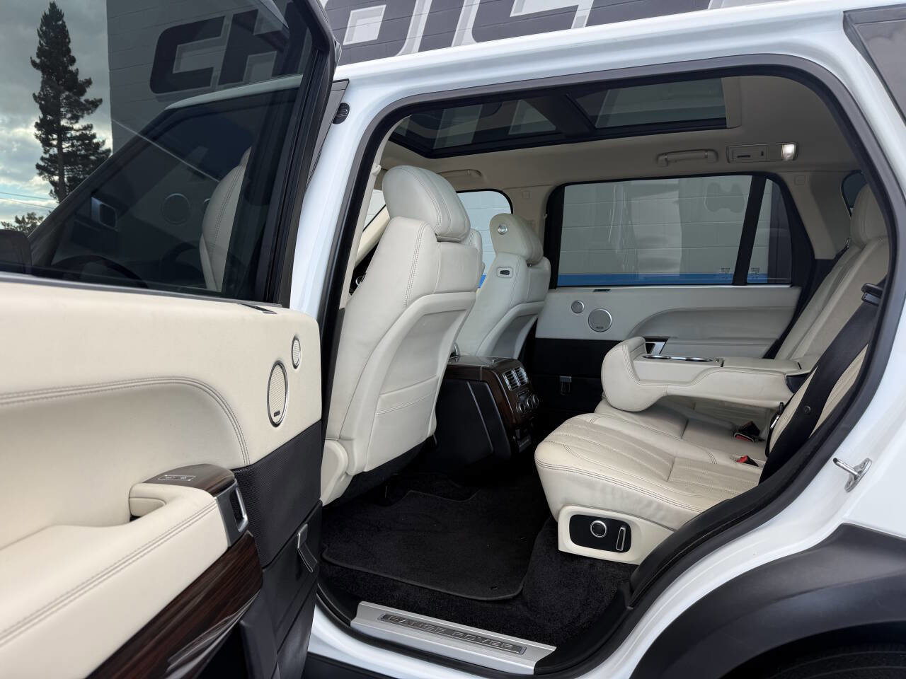 Used 2017 Land Rover Range Rover Long Wheelbase Supercharged image 14