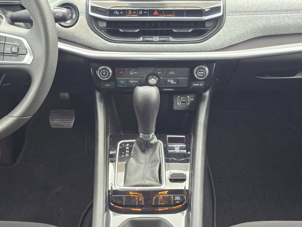 Used 2023 Jeep Compass Sport image 13