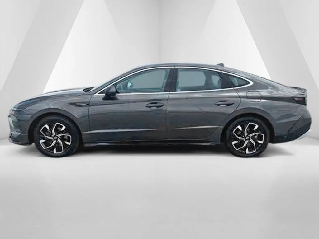 Used 2025 Hyundai Sonata SEL FWD image 4