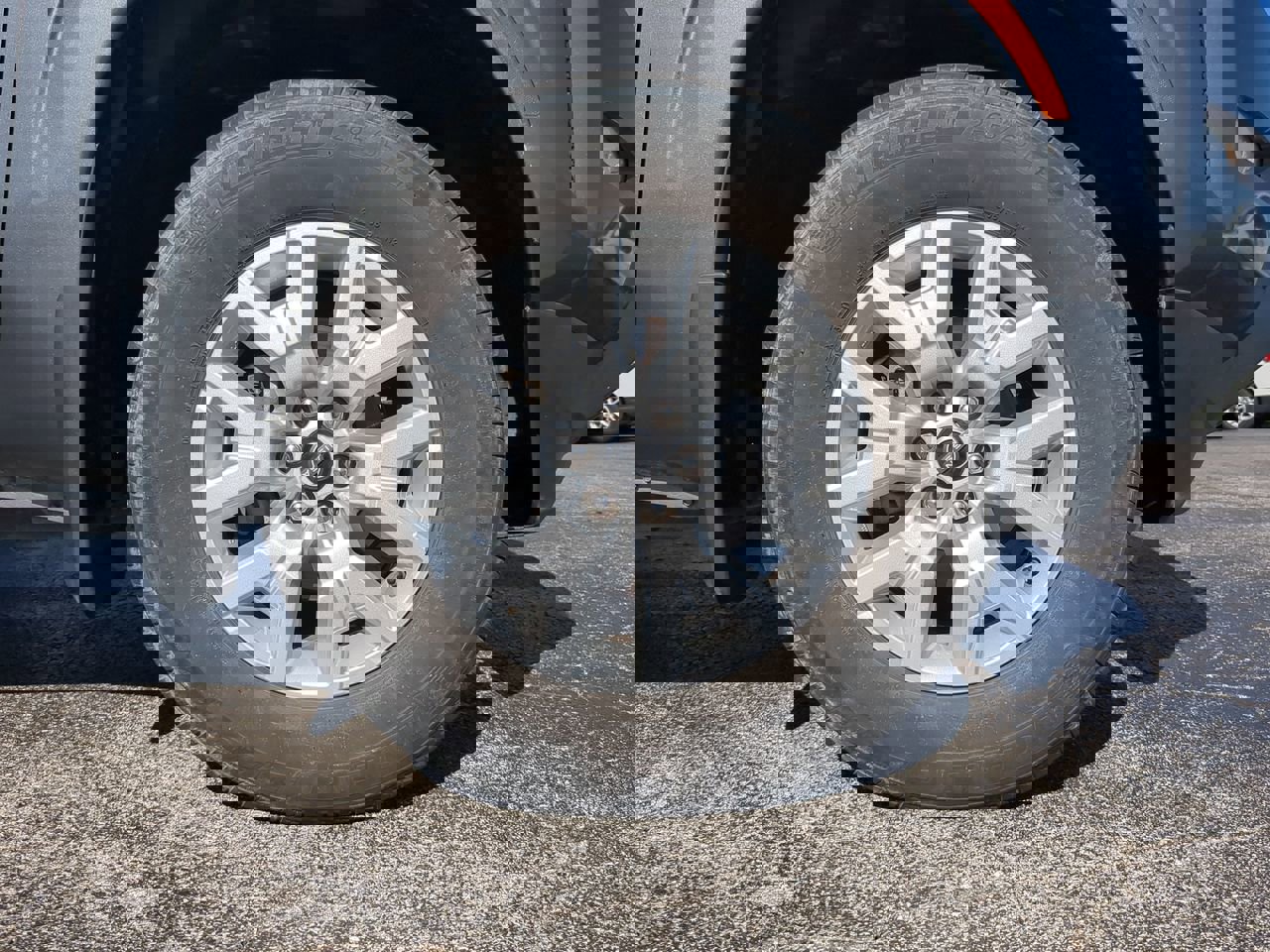 Used 2022 Nissan Frontier SV image 11