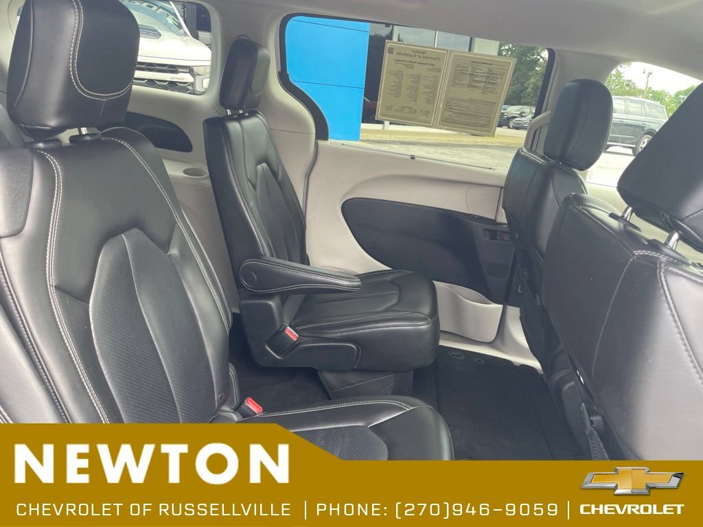 Used 2023 Chrysler Pacifica Touring-L FWD image 26