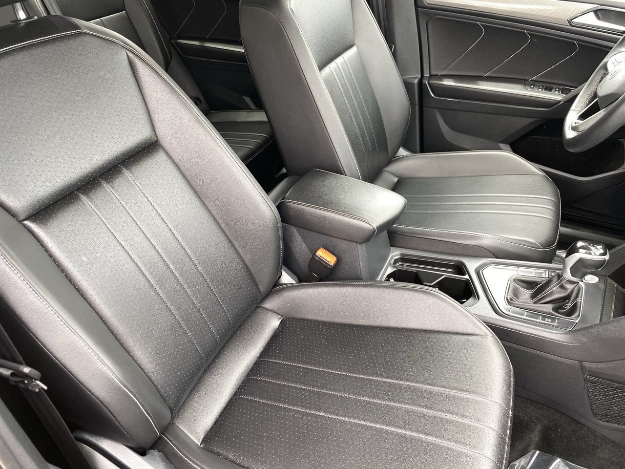 Used 2024 Volkswagen Tiguan SE FWD image 11