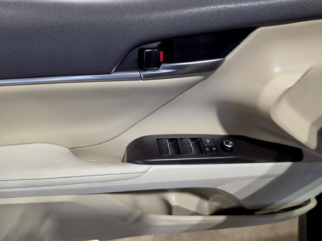 Used 2022 Toyota Camry XLE FWD image 5