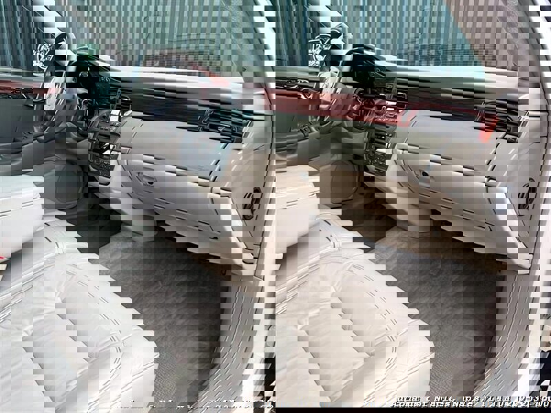 Used 2001 Cadillac De Ville w/ Comfort/Convenience Pkg image 29