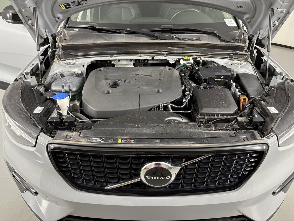 Used 2024 Volvo XC40 B5 Core image 43