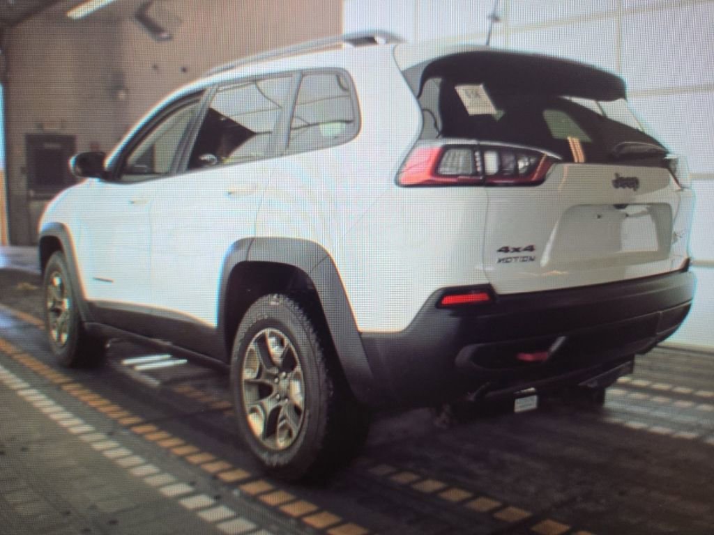Used 2019 Jeep Cherokee Trailhawk w/ Cold Weather Group AWD/4WD image 4