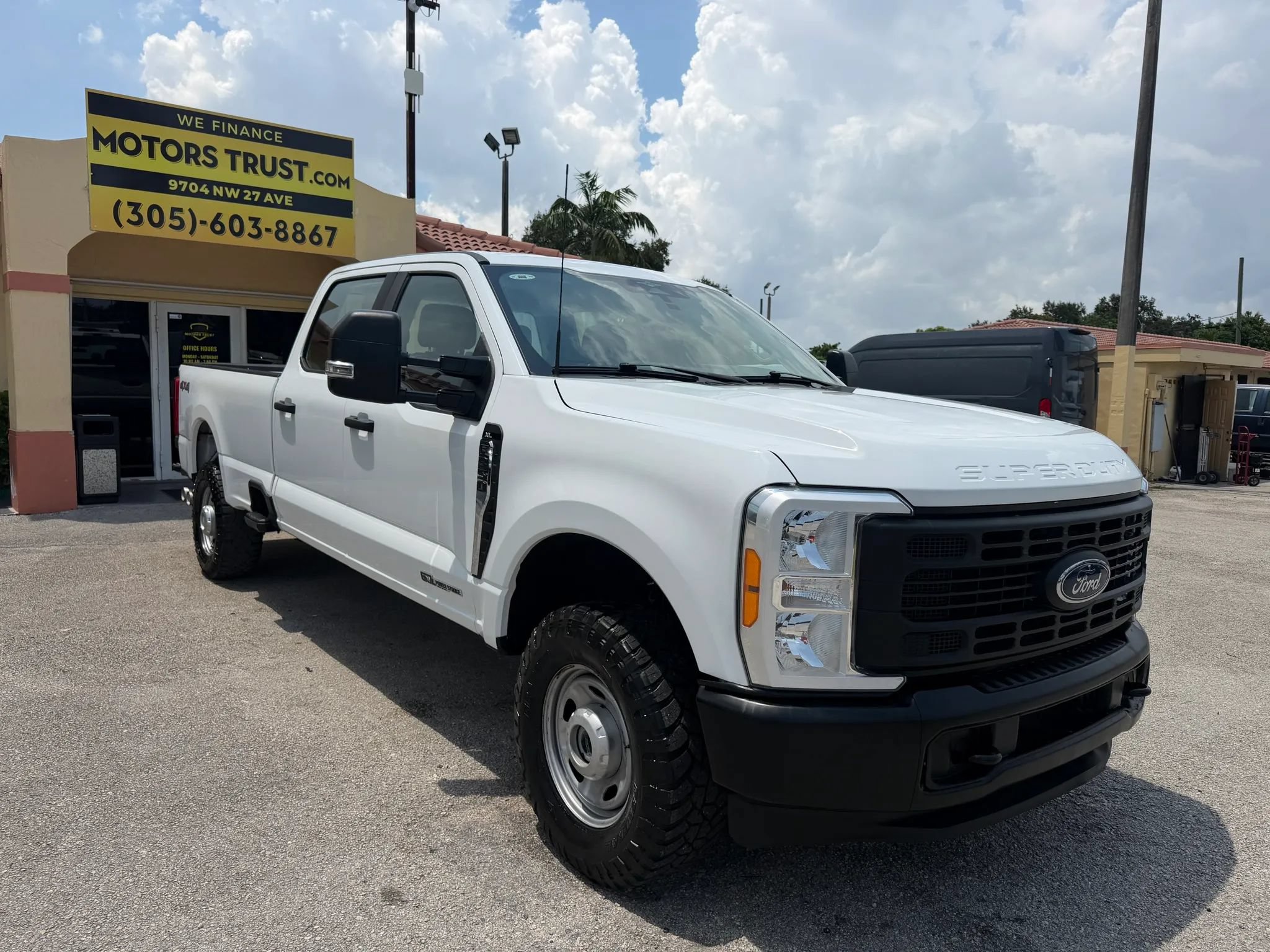 Used 2023 Ford F350 4x4 Crew Cab XL w/ XL Off-Road Package image 8