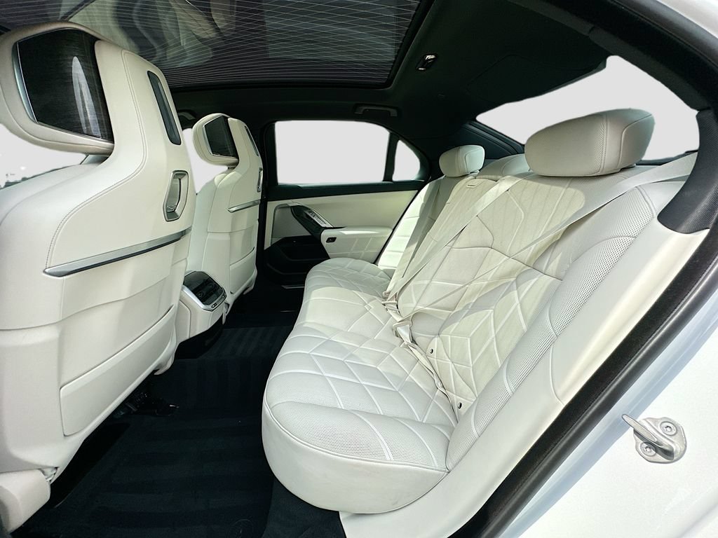 Used 2023 BMW 740i RWD image 24
