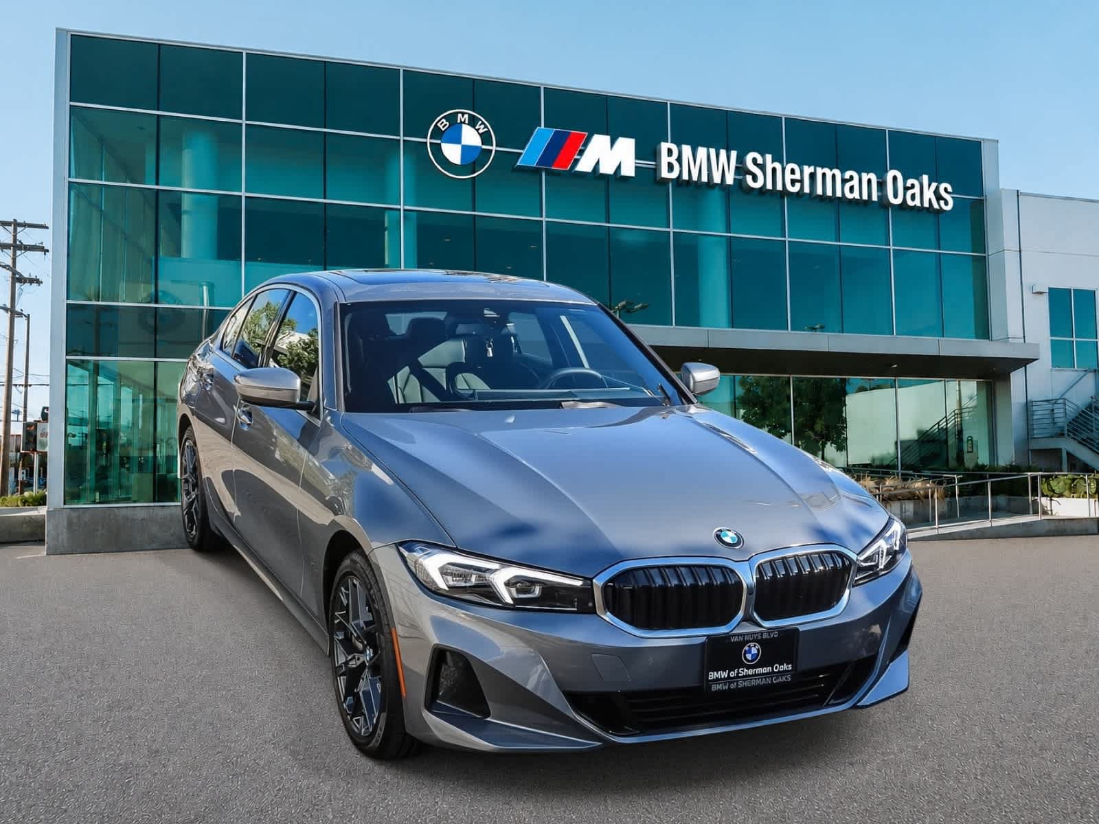 Used 2026 BMW 330i Sedan w/ Convenience Package RWD image 3