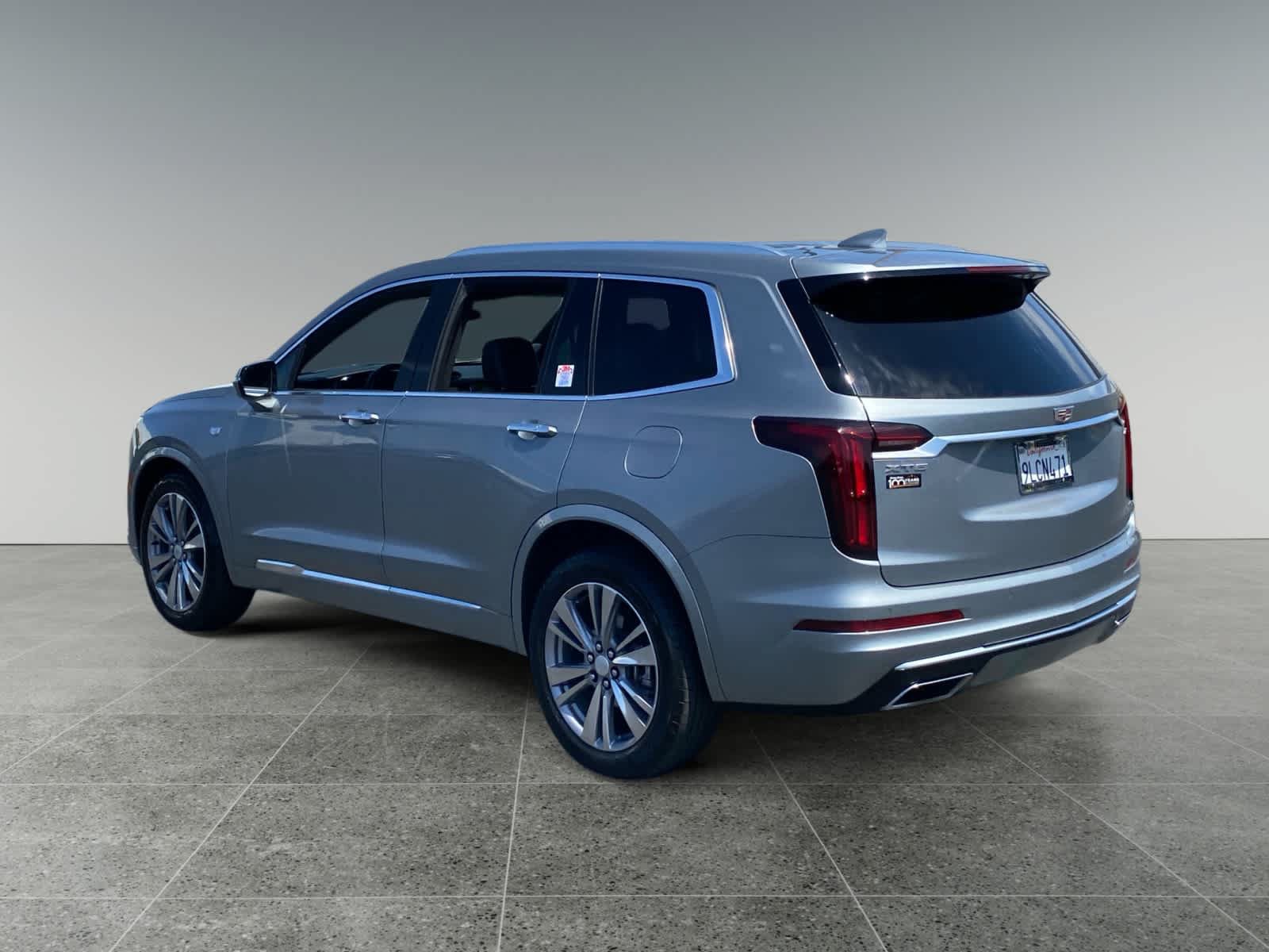 Used 2024 Cadillac XT6 Premium Luxury FWD image 3