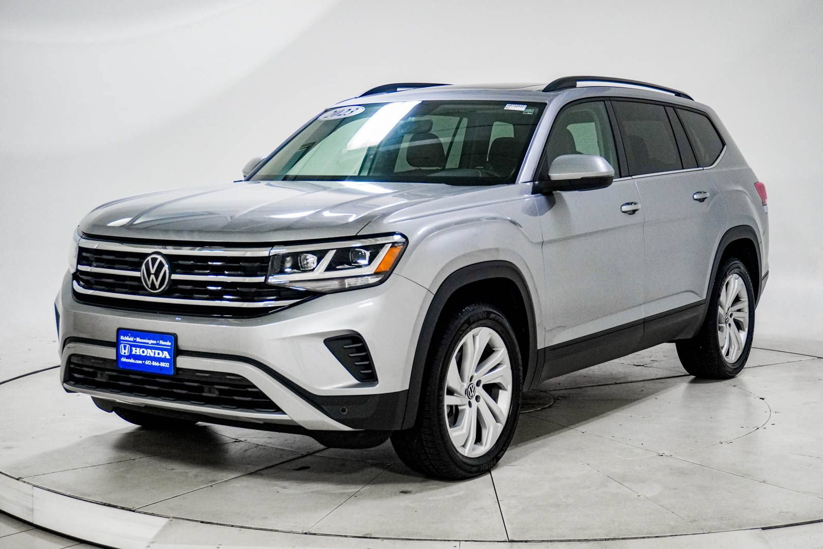 Used 2023 Volkswagen Atlas SE w/ Panoramic Sunroof Package AWD/4WD image 2