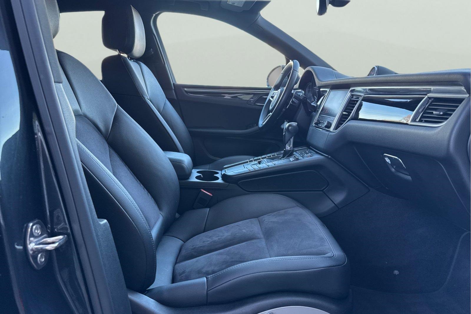 Used 2017 Porsche Macan image 20