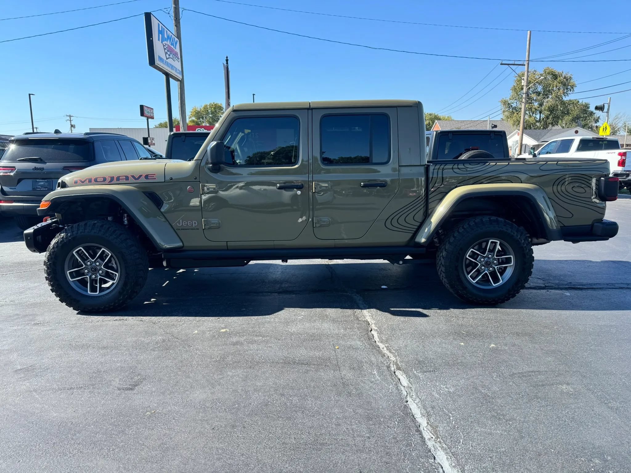 Used 2026 Jeep Gladiator Mojave AWD/4WD image 2