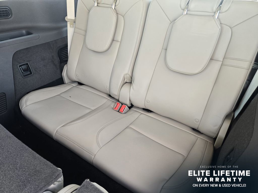 Used 2023 Lincoln Aviator AWD image 31