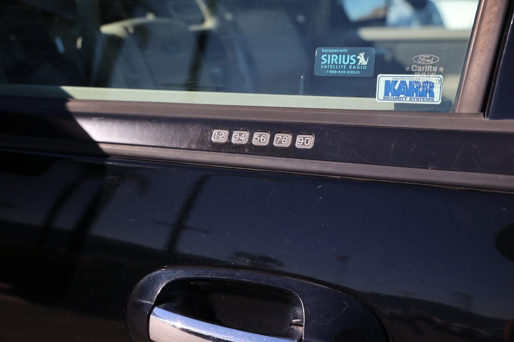 Used 2011 Ford Expedition XLT w/ HD Trailer Tow Pkg RWD image 18