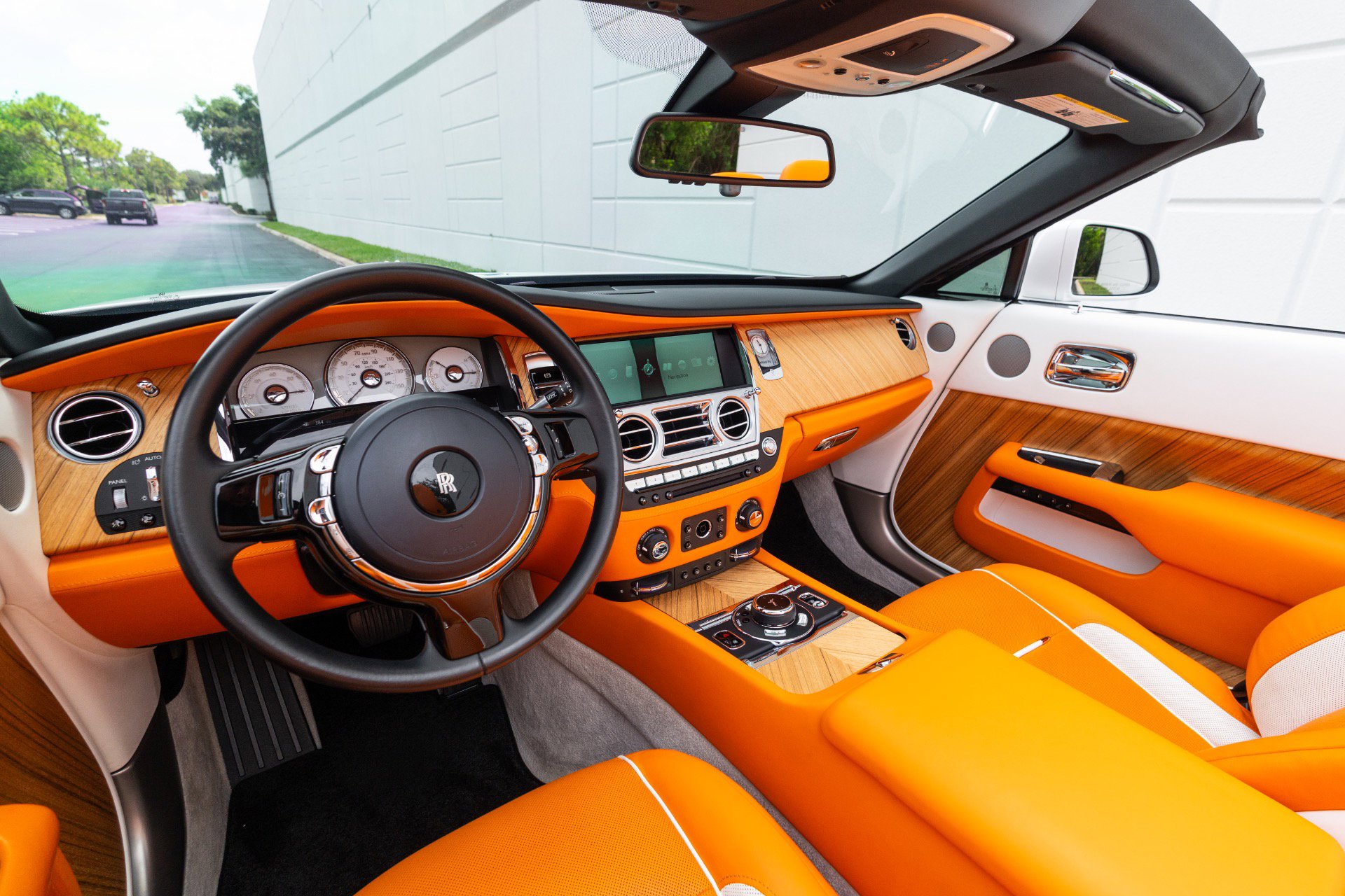 Used 2017 Rolls-Royce Dawn RWD image 94