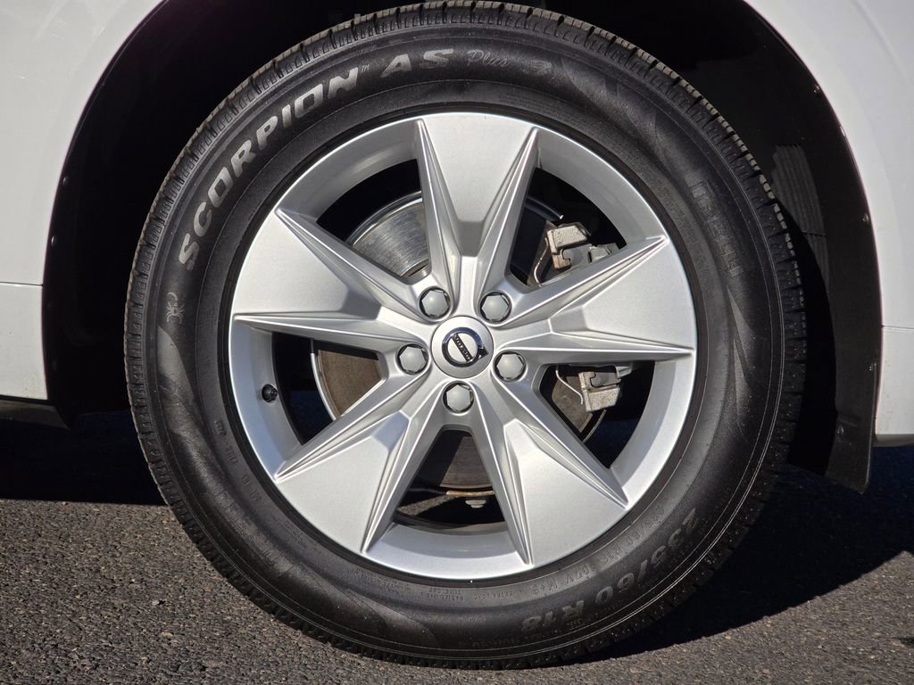 Used 2022 Volvo XC60 B5 Momentum image 9