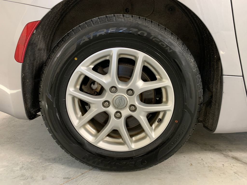 Used 2017 Chrysler Pacifica LX image 9