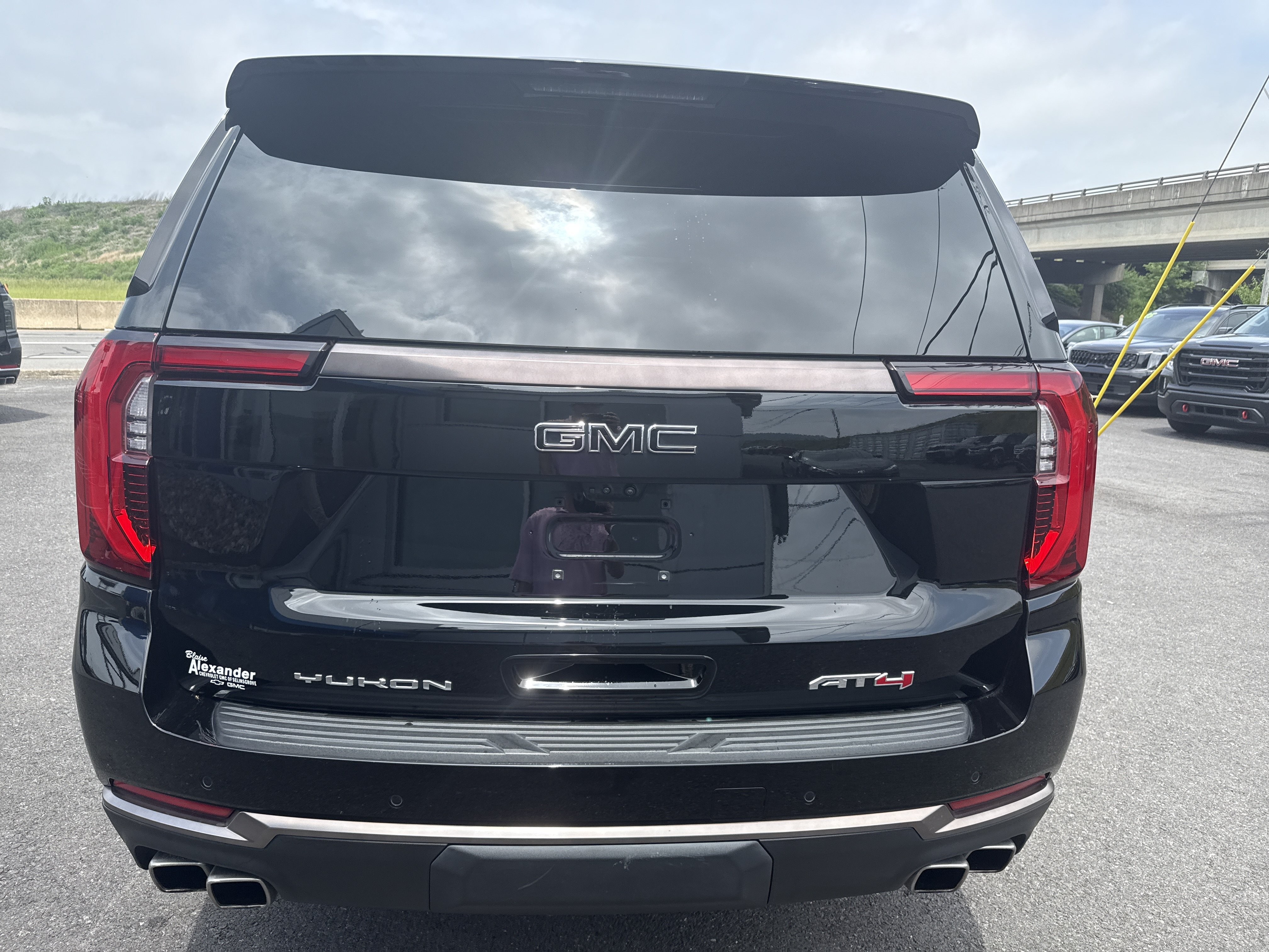 Used 2025 GMC Yukon XL AT4 Ultimate w/ LPO, Floor Liner Package AWD/4WD image 4