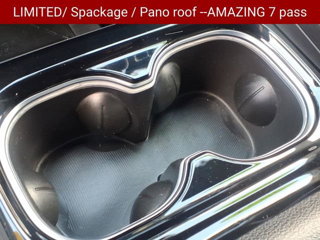 Used 2025 Chrysler Pacifica Limited FWD image 9