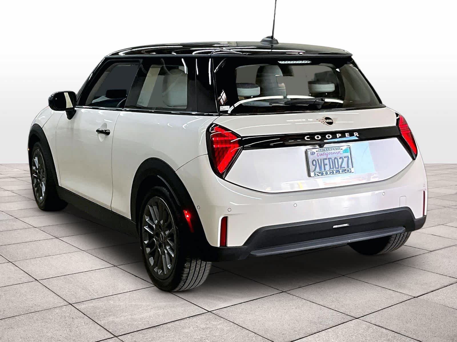 Used 2025 MINI Cooper 2-Door Hardtop FWD image 16