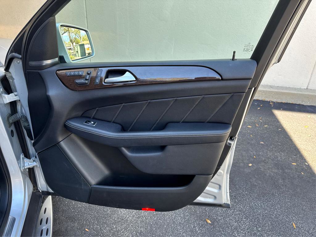 Used 2015 Mercedes-Benz GL 450 4MATIC w/ Appearance Package image 21