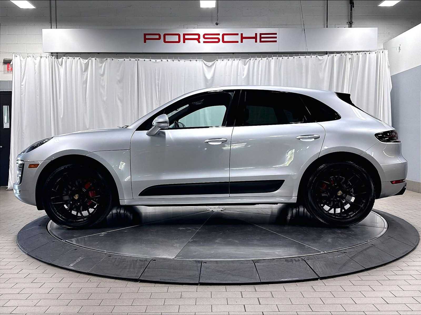 Used 2017 Porsche Macan GTS AWD/4WD image 2