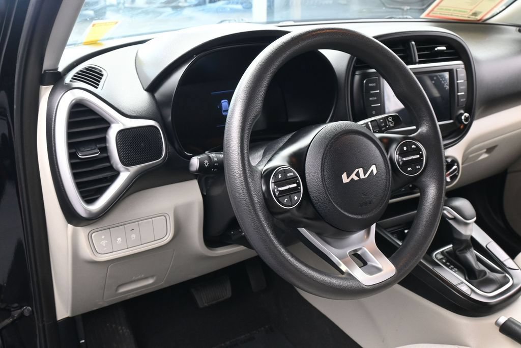 Used 2023 Kia Soul LX FWD image 14