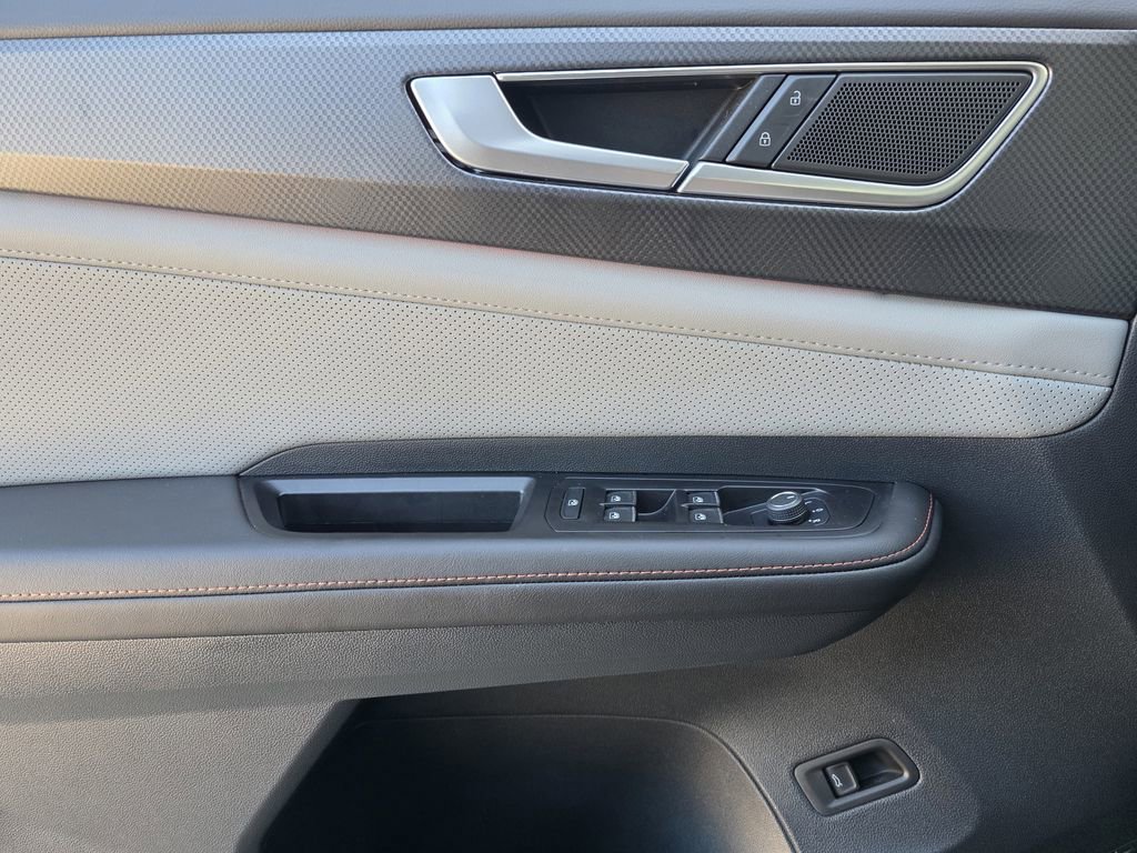 Used 2025 Volkswagen Atlas Peak Edition SE image 15