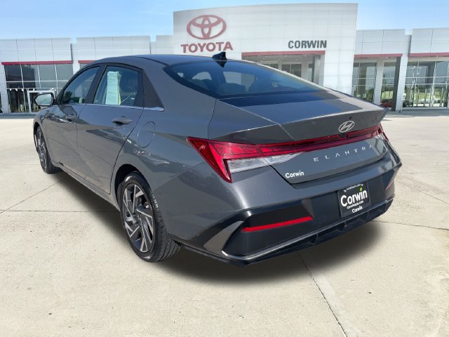 Used 2025 Hyundai Elantra SEL FWD image 3
