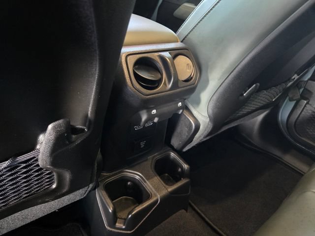 Used 2024 Jeep Gladiator Mojave AWD/4WD image 8