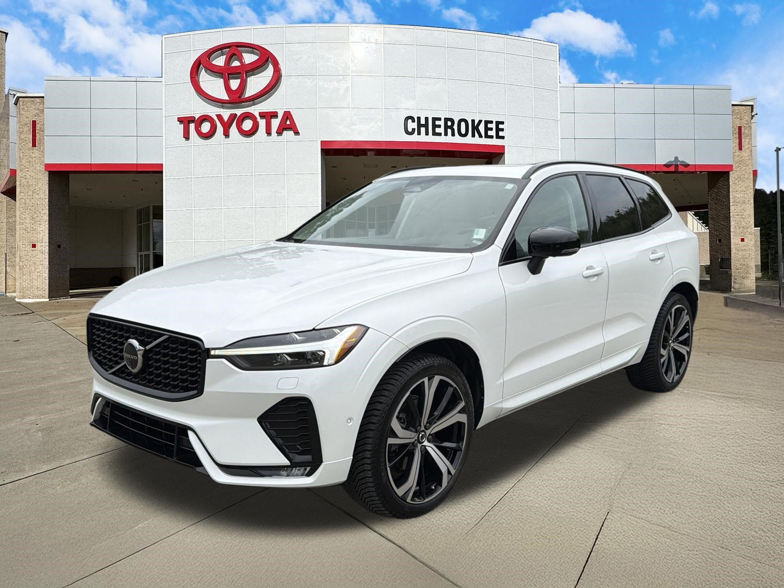 Used 2024 Volvo XC60 B5 Ultimate w/ Protection Package Premier AWD/4WD image 1
