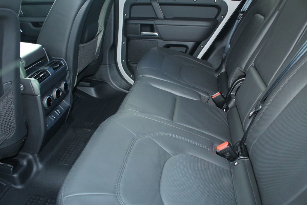 New 2026 Land Rover Defender 130 X-Dynamic SE image 5